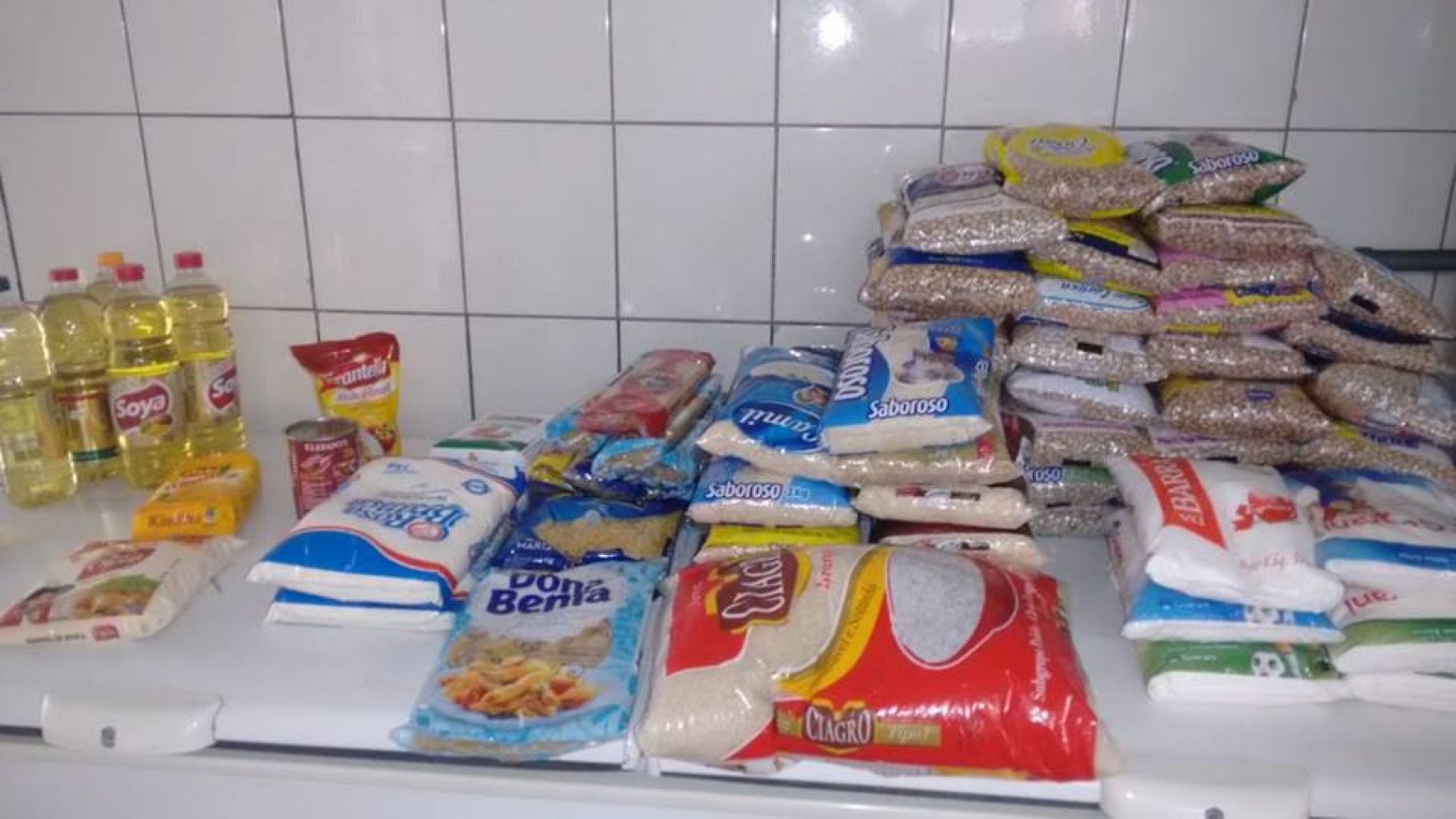 SINHORES faz doação de 160kg de alimentos para entidades da região