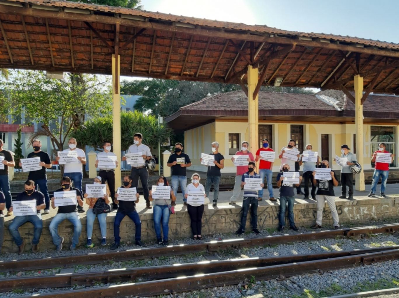 Protesto reúne mais de  600 donos de bares e restaurantes em São José dos Campos, Jacareí, Taubaté e Campos do Jordão